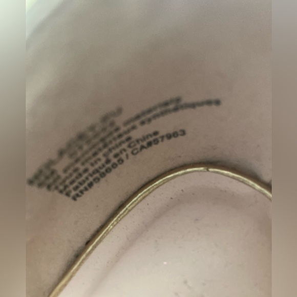 Girls bow gold shoes . Nordstrom aize 5 adult - Picture 6 of 16